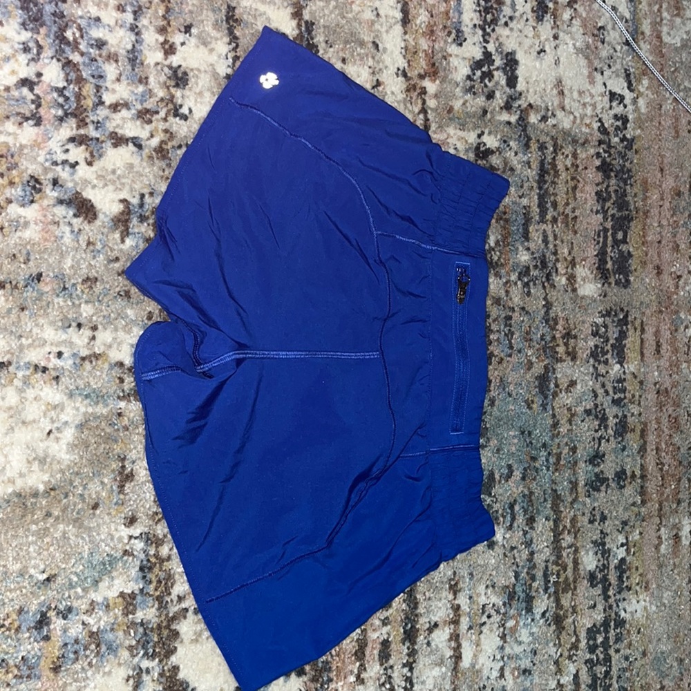 Lulu lemon shorts. In used but great condition!! No size but for like a 2!